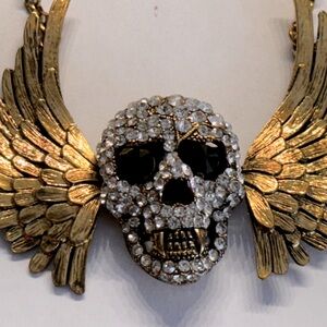 Unisex costume, jewelry skull with wings in great condition
